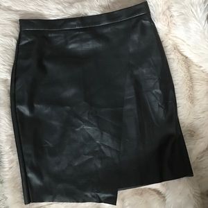 H&M BLACK LEATHER SKIRT
